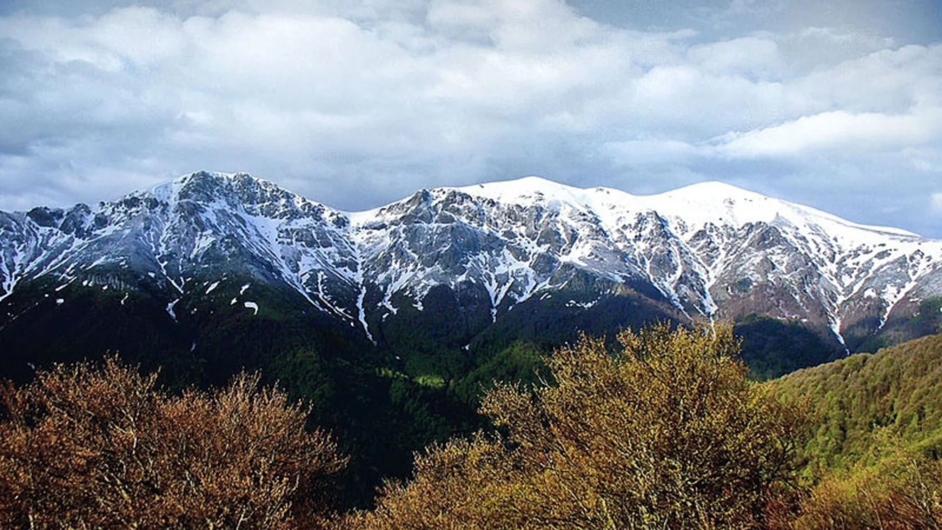 Снежно и хлъзгаво в планините, туристите да внимават