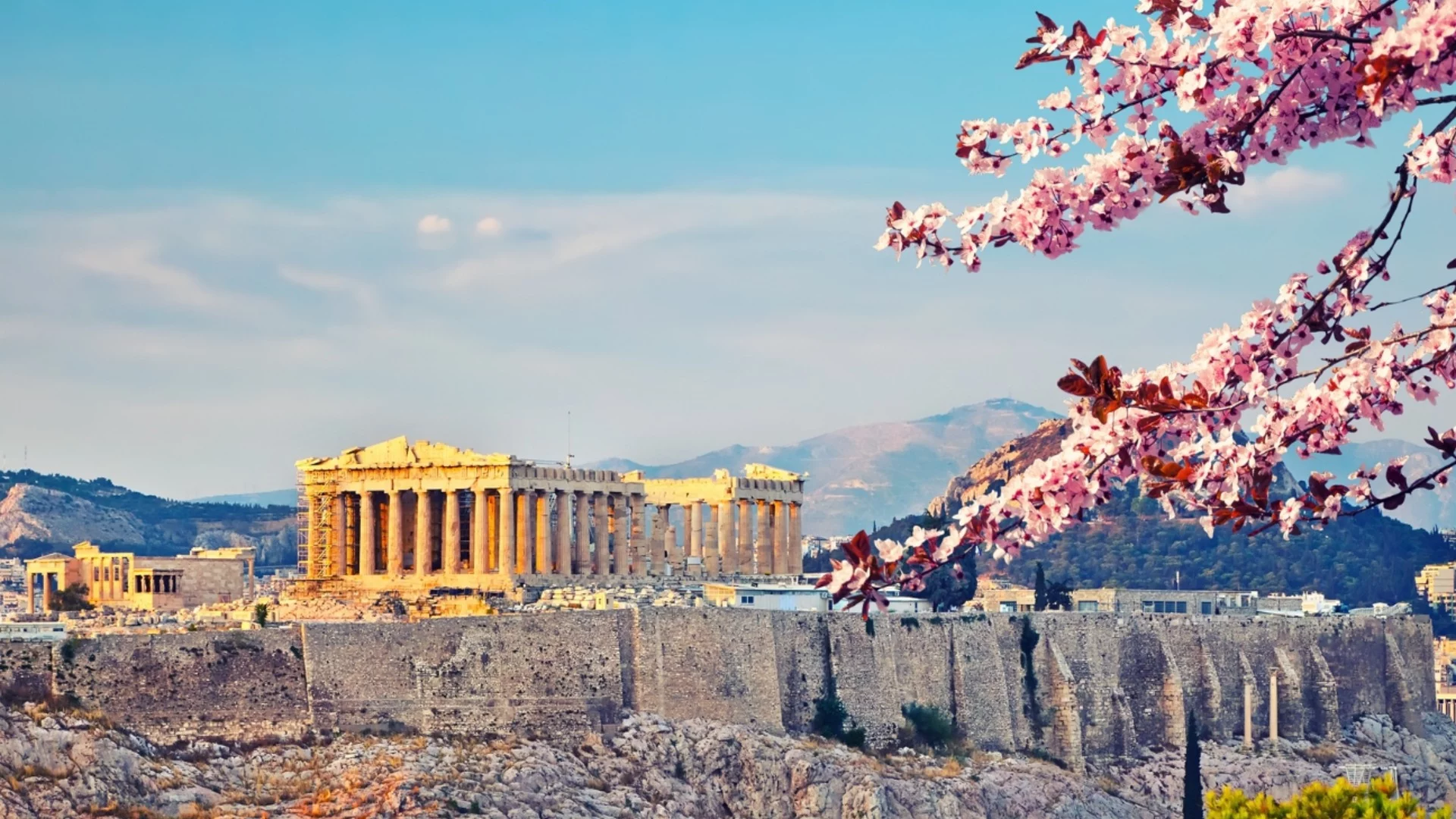 Изплащат щедър бонус на пенсионери и социално слаби в Гърция, но има и за българи