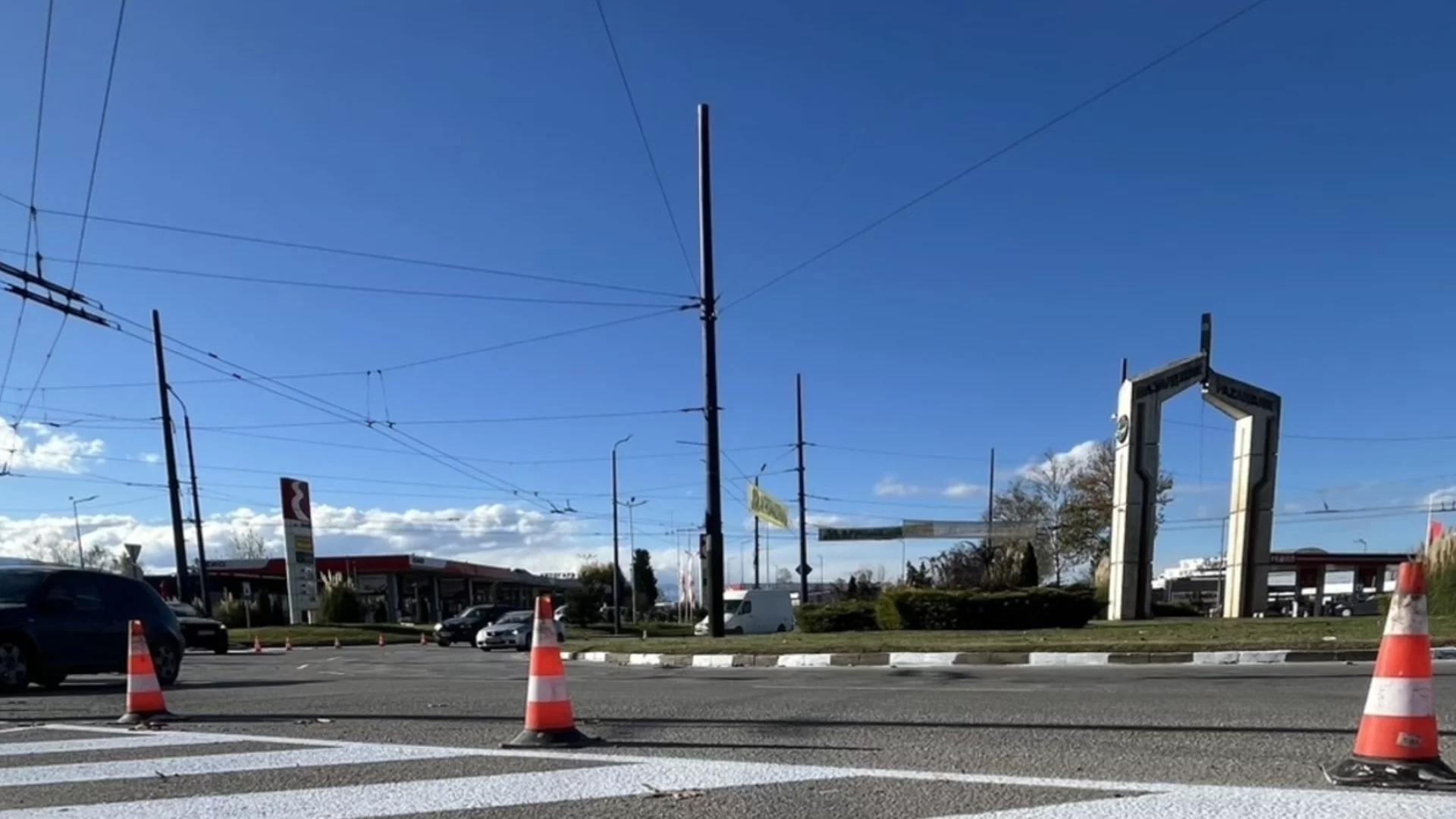 Започна освежаването на пътна маркировка на кръгово движение в Пазарджик