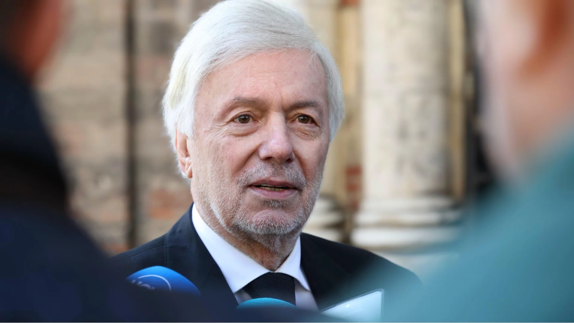 Според бивш президент на БФС таксата за чужденците се вдига до 1 милион