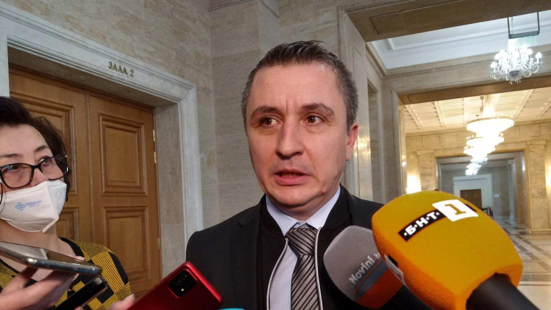 Бивш министър: Понеже искат да са готини, ще фалират държавата