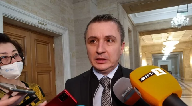 Бивш министър: Понеже искат да са готини, ще фалират държавата