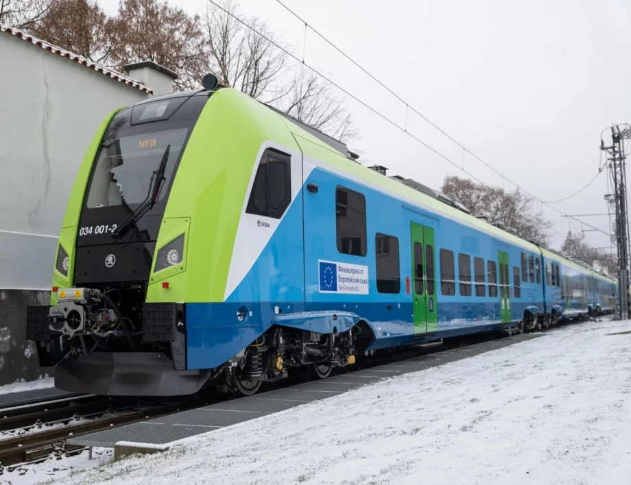 Зад кулисите в Пилзен: Готов е първият от новите влакове на "Шкода" за България (СНИМКИ)