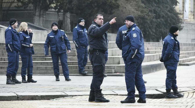 Скъпо обезщетение спира МВР да прекрати договорите на служителите си в пенсия