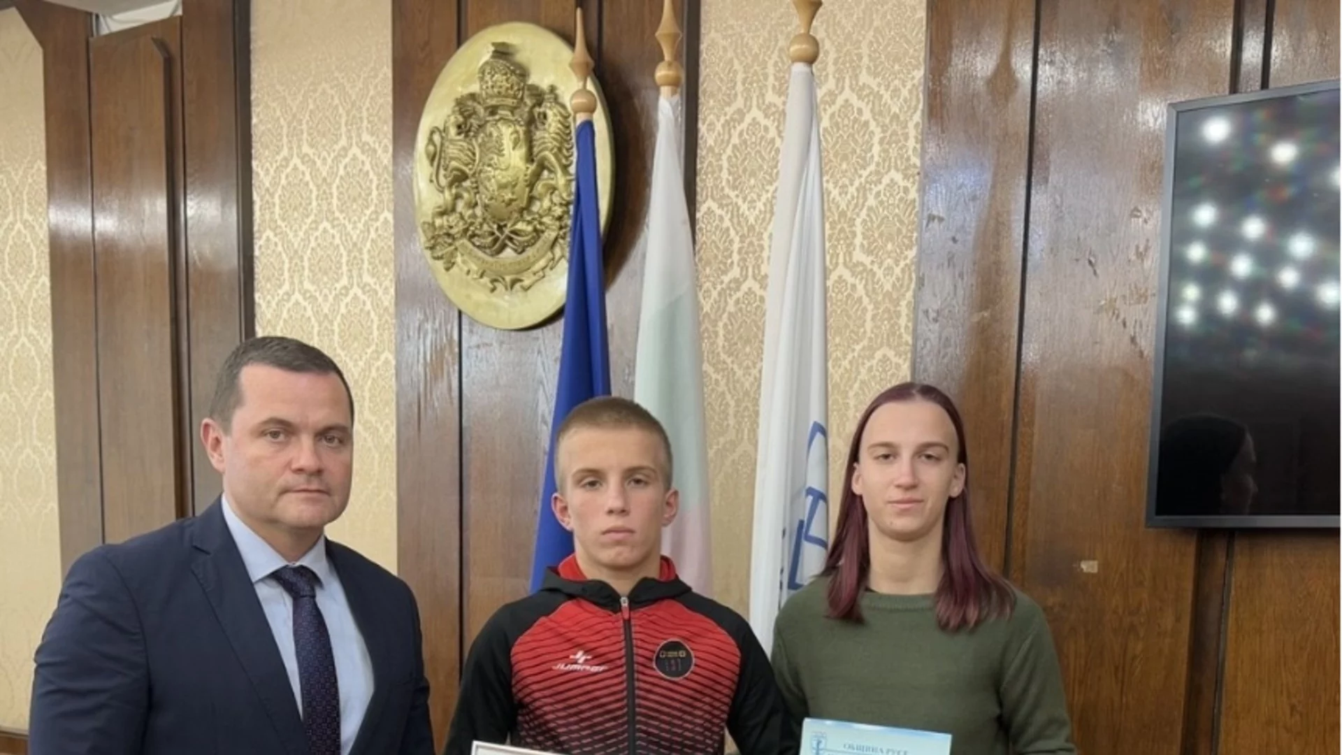 Кметът на Русе награди млади спортисти за високите им постижения в международни състезания