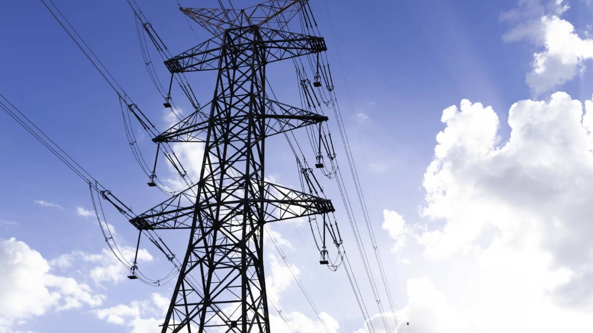 Киев остава без ток по 14-16 часа в денонощие за месеци