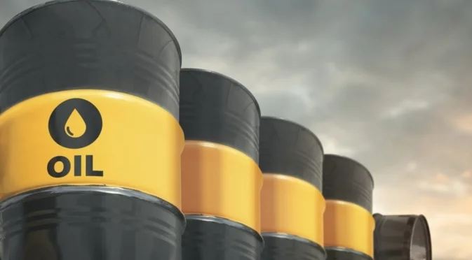 Нови прогнози доведоха до промяна в цената на петрола