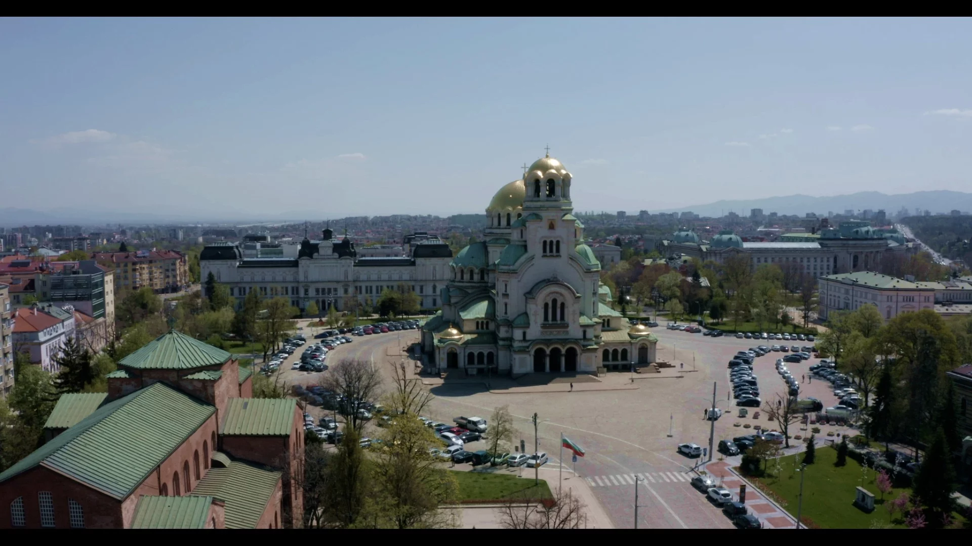 "Ако е "ербап" да премахне паркинга, узурпиран от парламента": "Спаси София" отговориха на Пеевски
