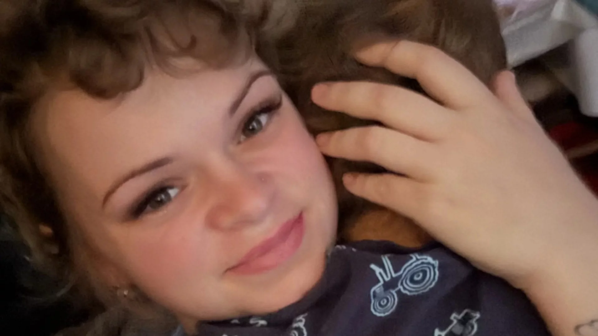 Памела се бори да остане със сина си