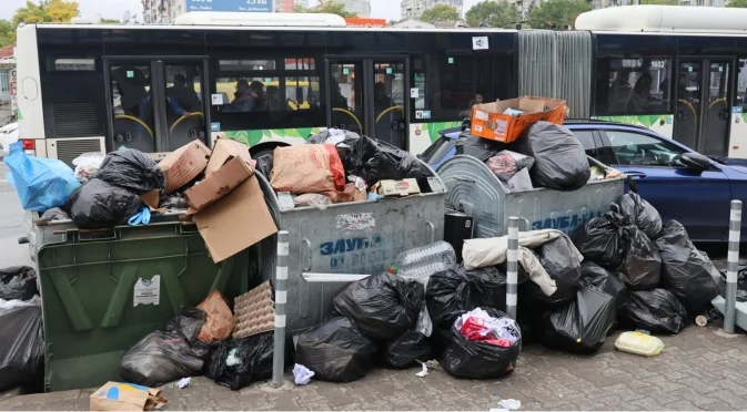 Кризата с боклука "чука на вратата" на три столични района