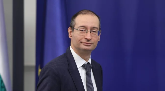 Икономист: Проблемът на бюджета е твърде раздутата разходна част