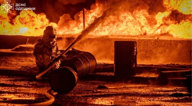 Руски удари оставиха части от Одеса без ток, Украйна отвърна с десетки дронове (ВИДЕО)