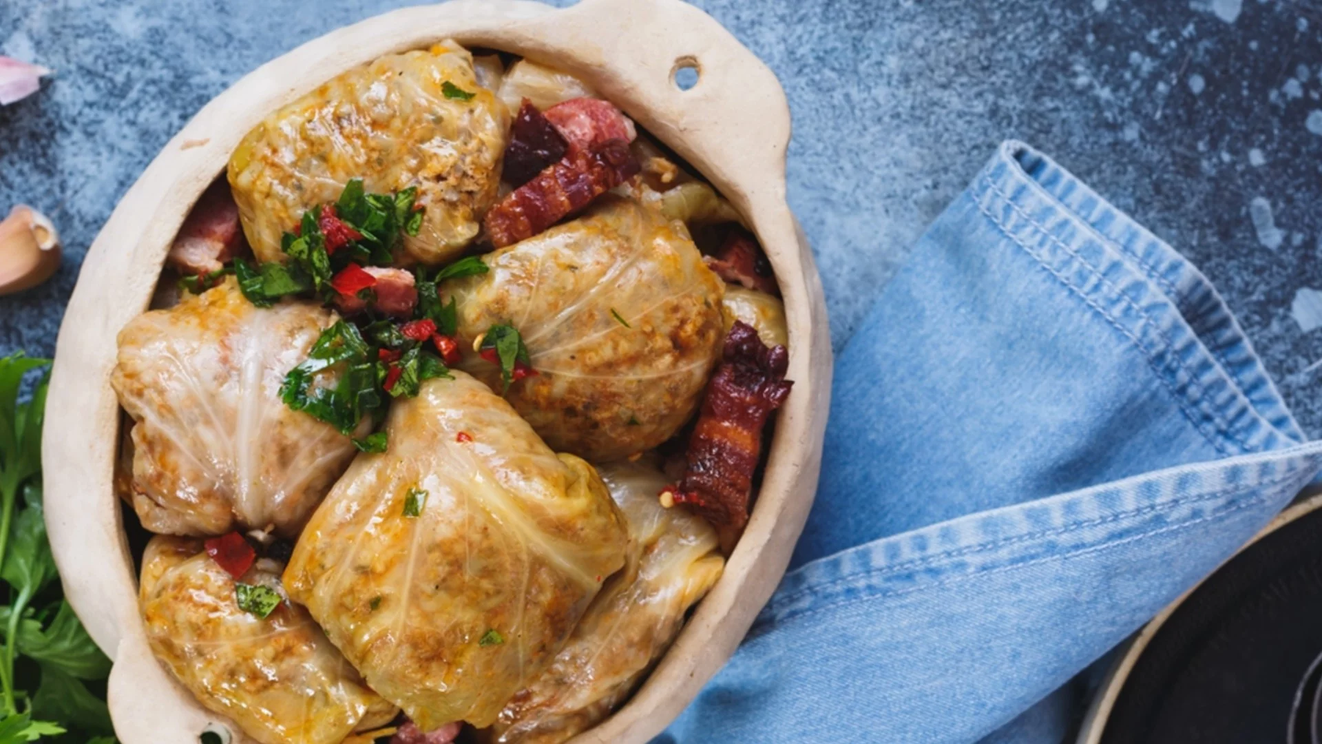 Как правилно да заушим зелевите сарми, за да са сочни и вкусни?