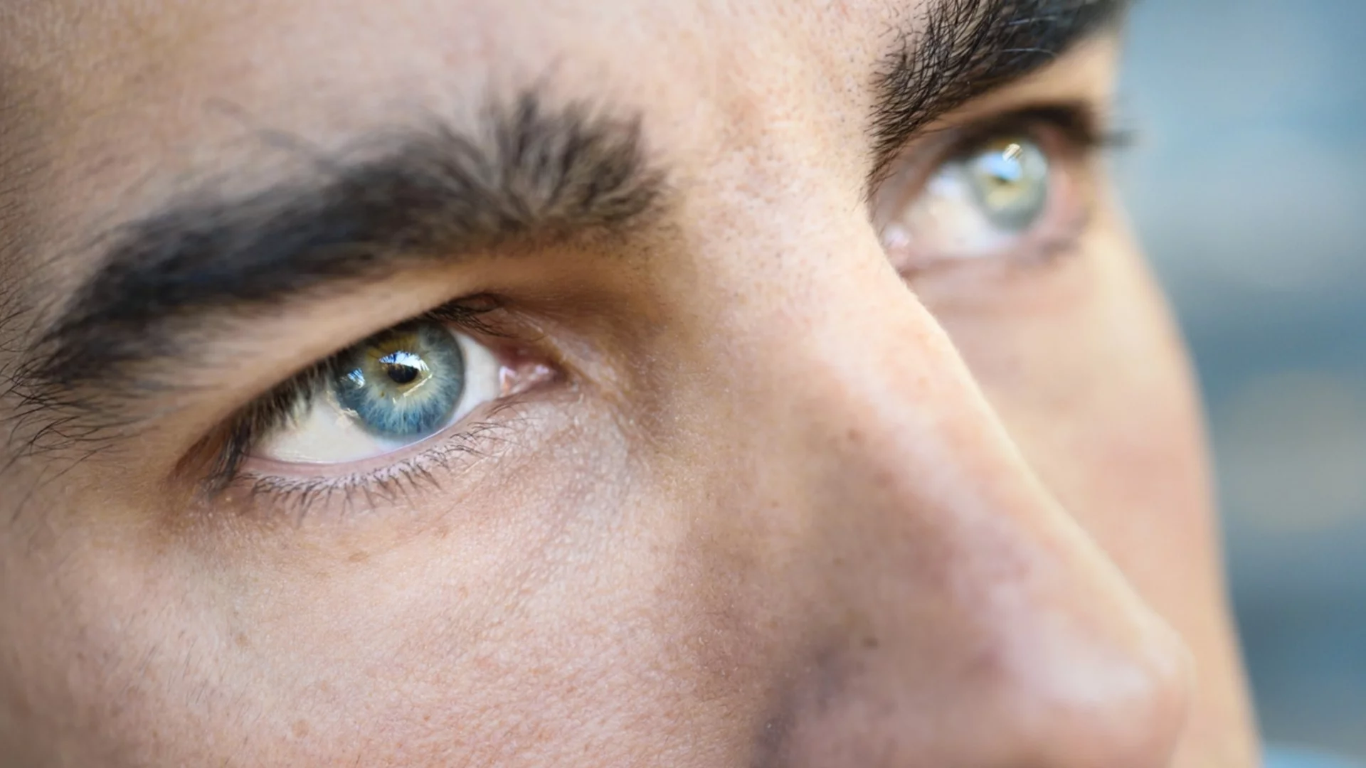 Какво издава втренченият поглед – концентрация или скрита агресия