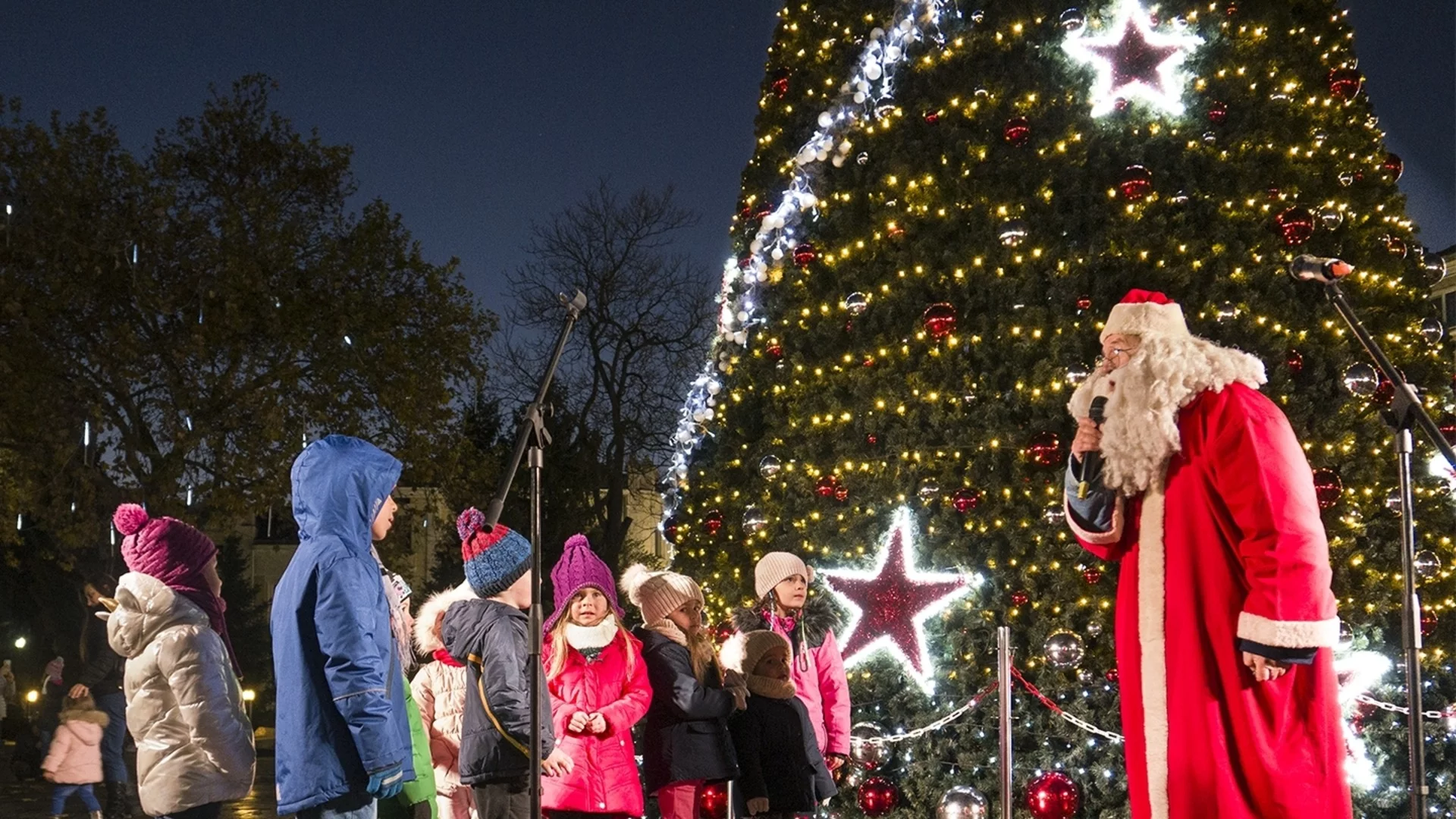 Коледната магия завладява Пловдив с множество концерти, базари и леден парк