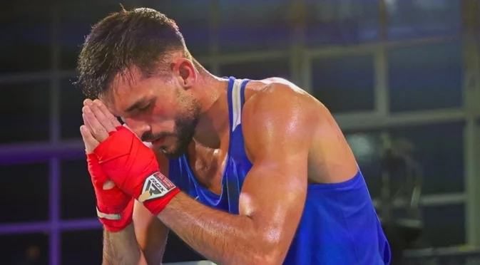 Страхотен Уилиам Чолов се доближи на една победа от медал на Европейското по бокс