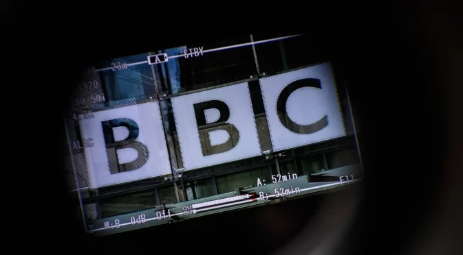 Изслушаха водещи лица на BBC заради сагата "Тръмп"