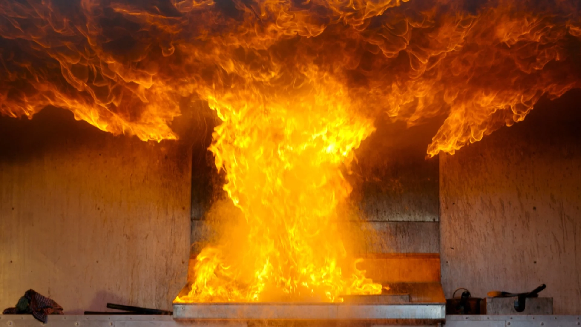 Огромен пожар в болница в Испания (ВИДЕА)