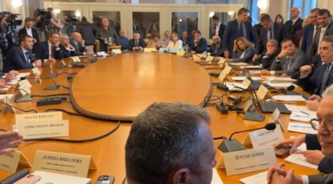 На комисия: Бюджетът на ДОО мина така, както властта поиска