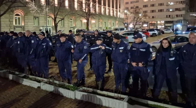 Ивайло Мирчев на протеста: Има поне три групи провокатори, които само чакат знак