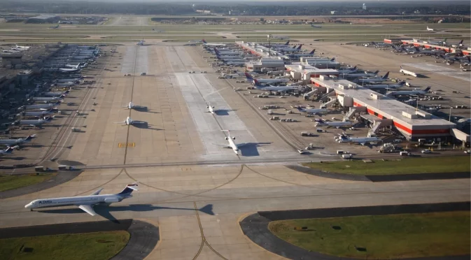 Скъпа блокада на летището в Хамбург: Екоактивисти осъдени да платят над 400 000 евро