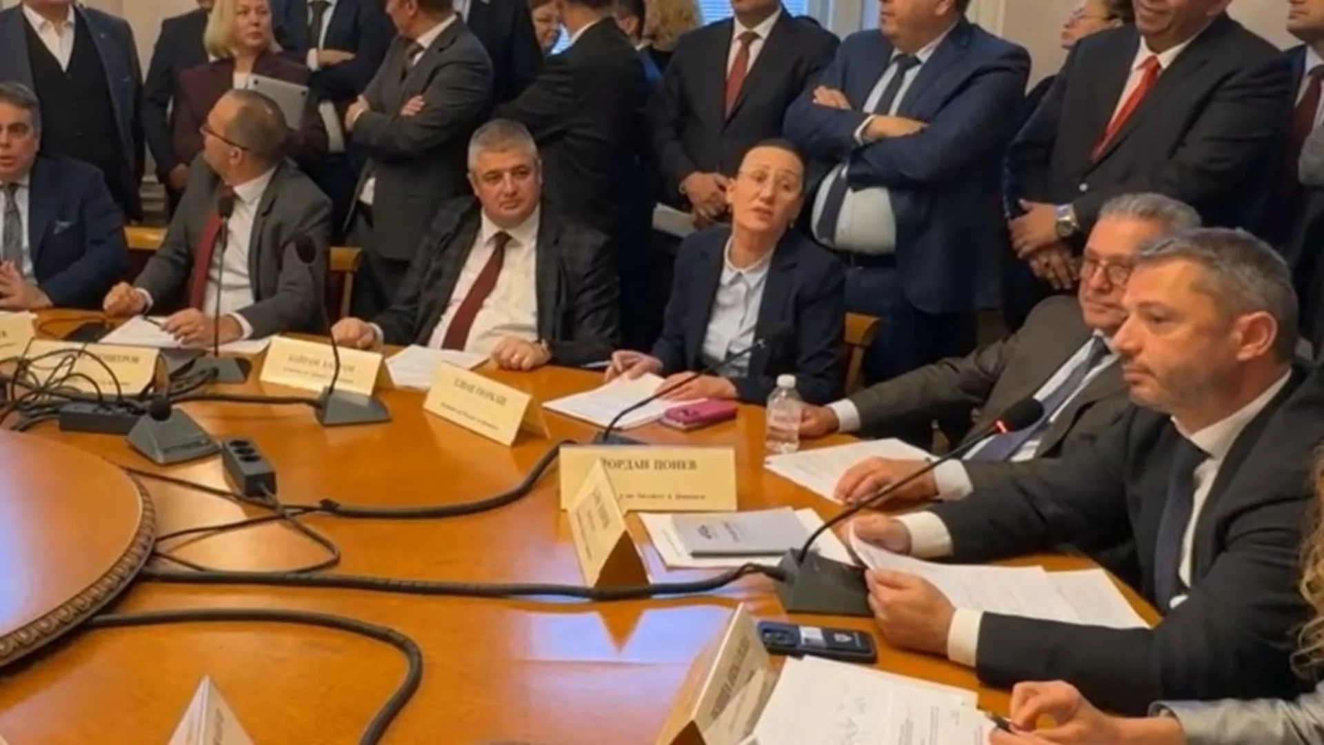 Бюджетна комисия реши колко ще са доходите и майчинските през 2026 г.