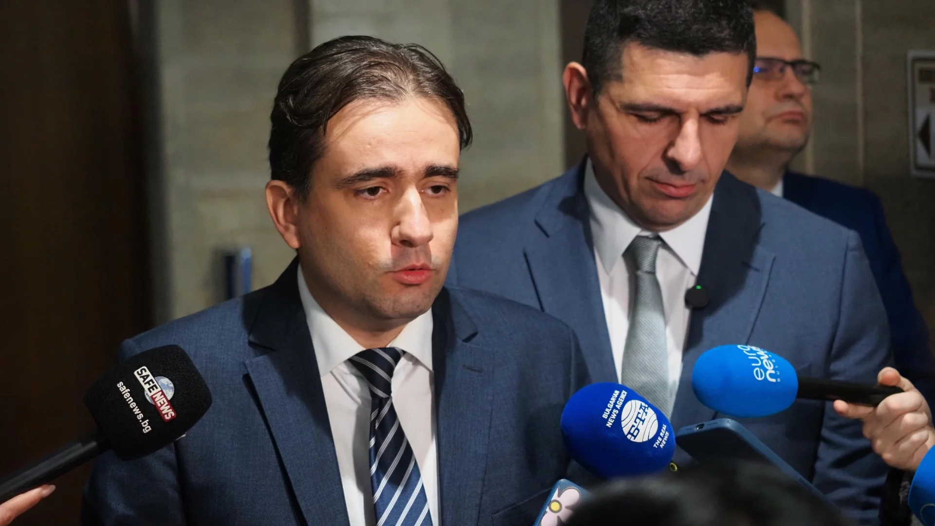 "Демократична България": Борисов е пешката във войната на Пеевски срещу средната класа