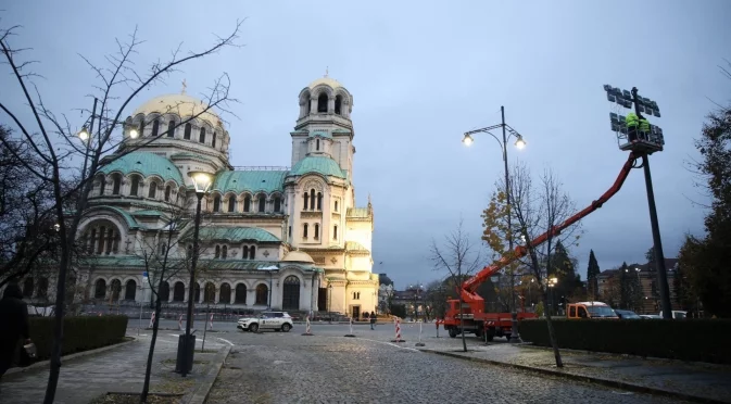 Решено: Депутатите няма да могат да паркират пред "Св. Александър Невски"