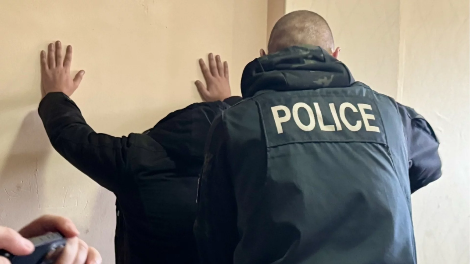 Не искал да влезе в затвора: Хванаха укривал се мъж