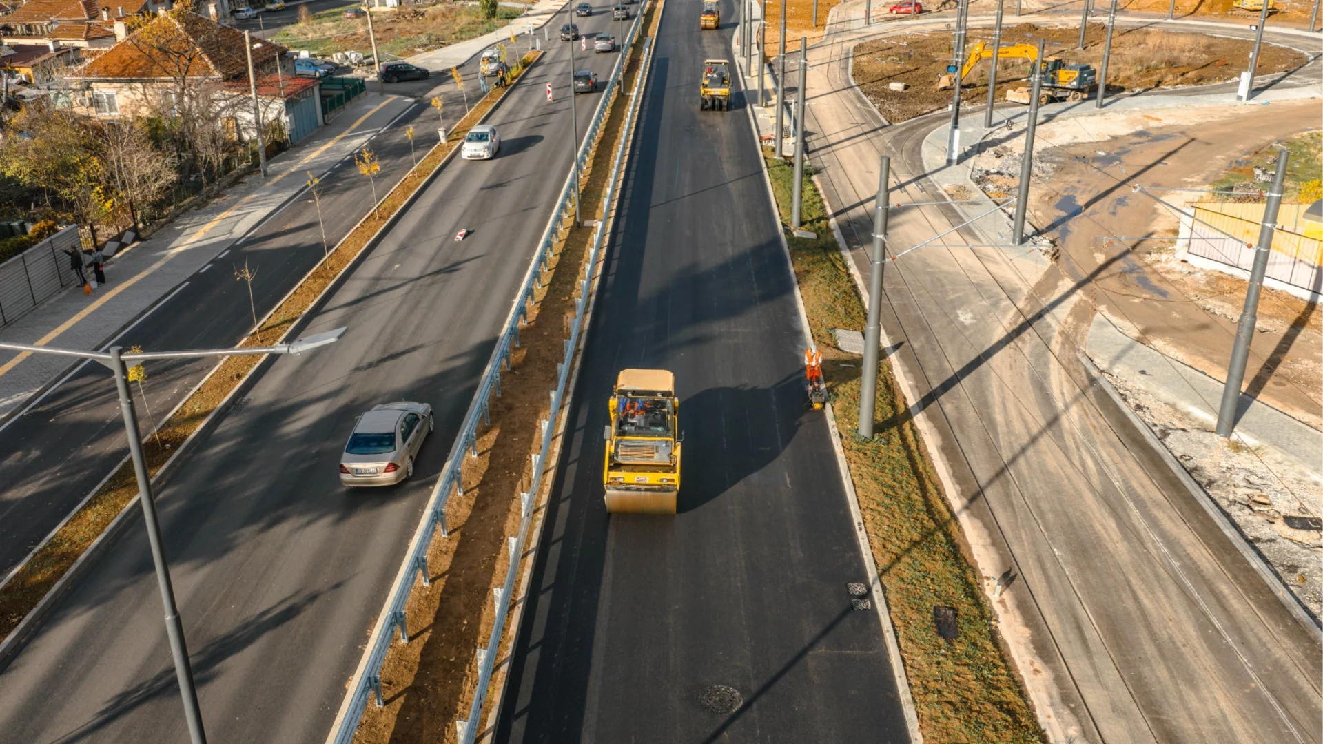 На финалната права: Полага се последният пласт асфалт по бул. "Рожен"