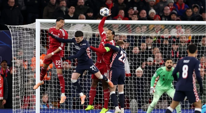 Какво си мислеше Ван Дайк?! Това не е баскетбол - абсурдно подарена дузпа от Ливърпул (ВИДЕО)