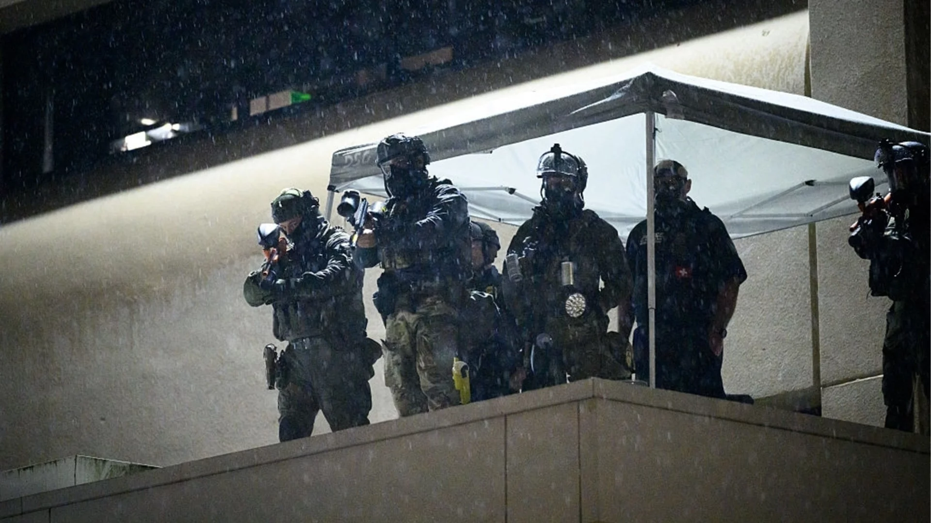 Посред бял ден: Застреляха двама войници от Националната гвардия на САЩ (ВИДЕО)