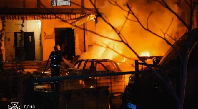 Гори цял жилищен комплекс в Хонконг, има жертви (ВИДЕО)