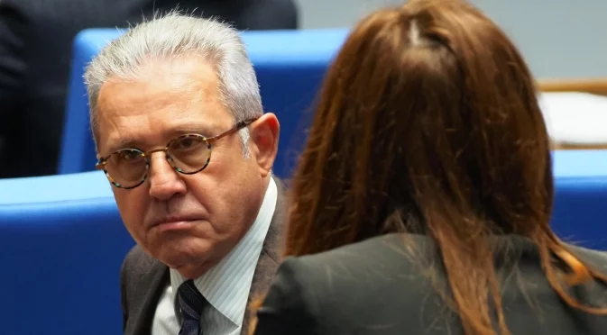 "Абе я бягай от тука бе". Няма да дразните: Йордан Цонев и Байрам Байрам от ДПС на Пеевски си изпускат нервите (ВИДЕО)