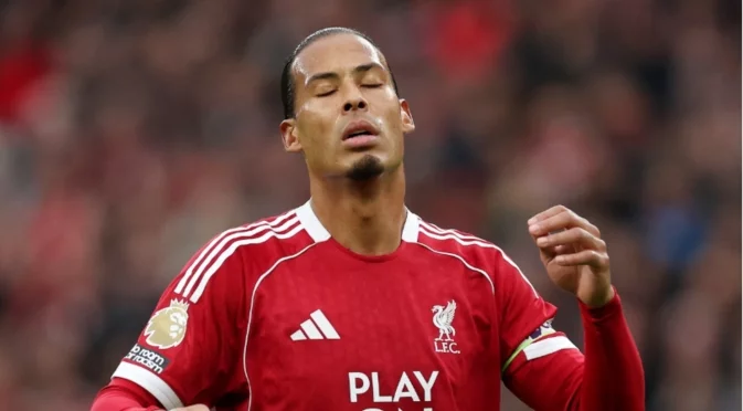 Какво си мислеше Ван Дайк?! Това не е баскетбол - абсурдно подарена дузпа от Ливърпул (ВИДЕО)