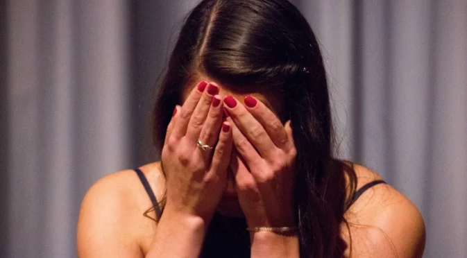 Утре Телец, Везни + още 2 зодии ще станат за резил, но ще е за тяхно добро