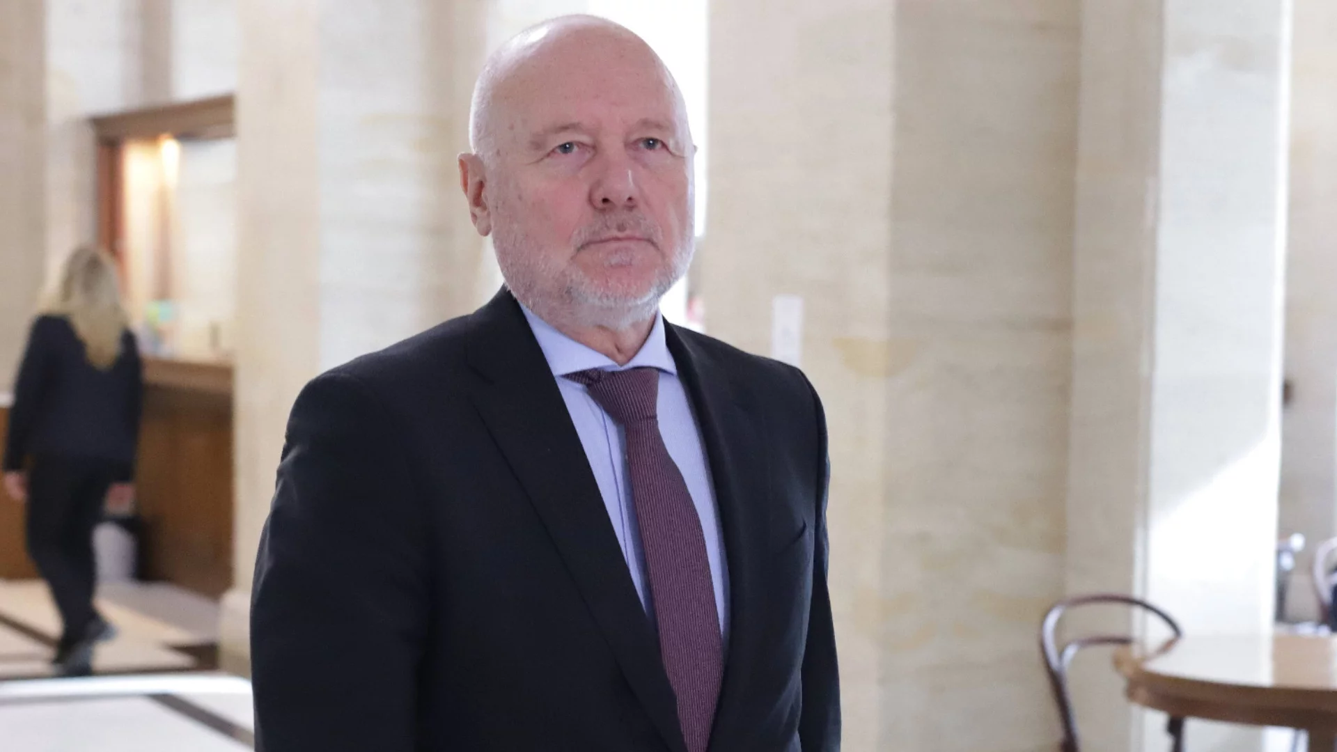 Радев постоянно призовава украинците да вдигнат белия флаг - защото Русия била победила без да е победила