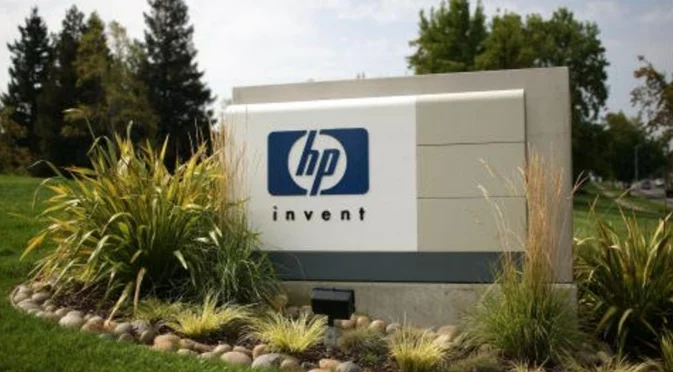 Голяма компания съкращава хиляди работни места заради изкуствения интелект