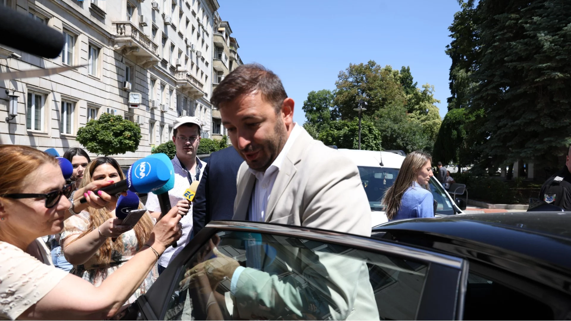 Съдът решава дали Никола Барбутов остава в ареста