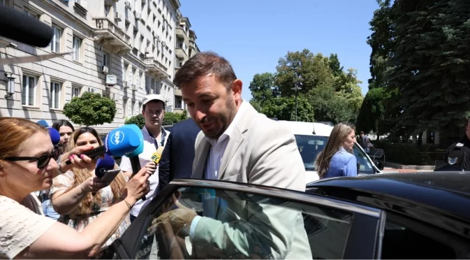 Съдът решава дали Никола Барбутов остава в ареста