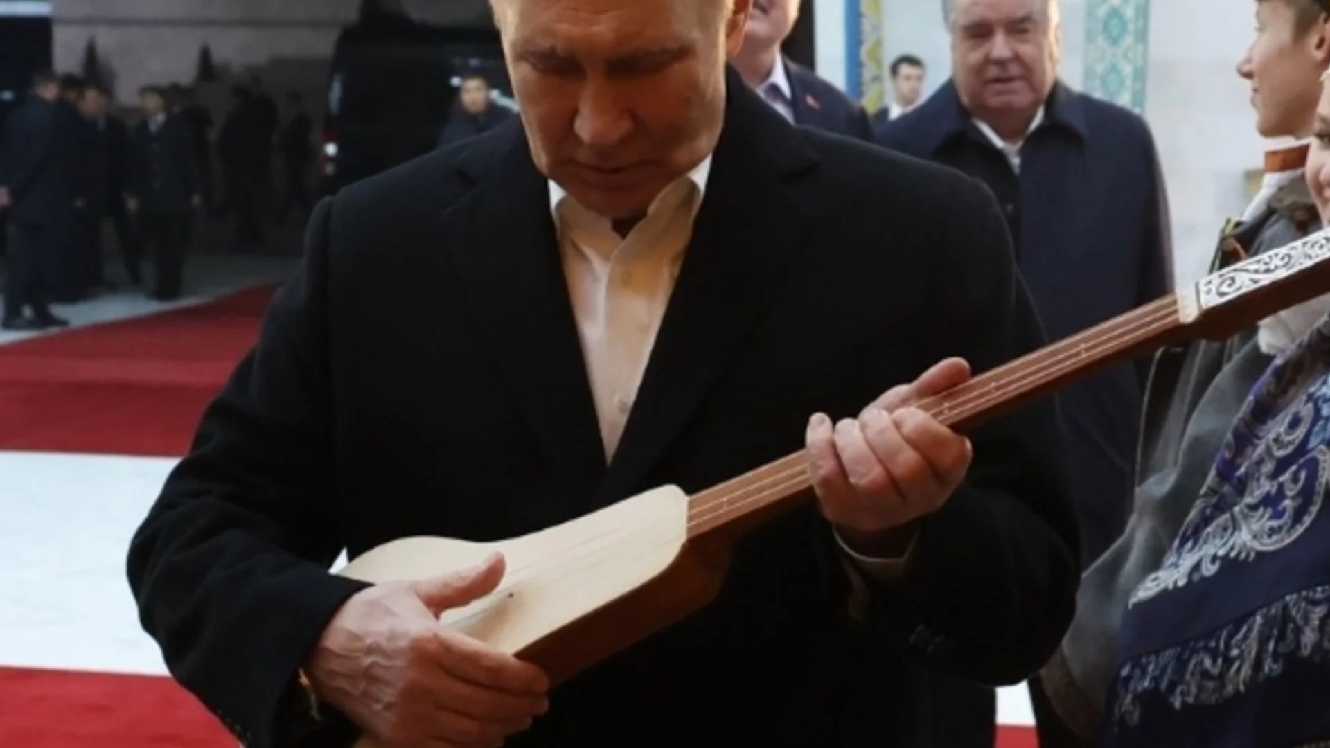 Защо Путин позволи да изтече разговорът Уиткоф-Ушаков и ще успее ли да провали преговорите