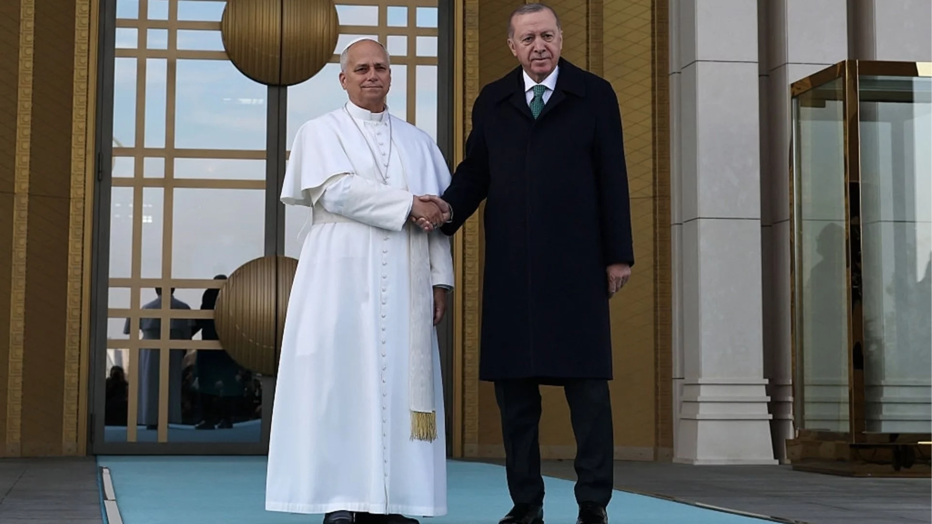 Как Ердоган посрещна папа Лъв XIV (ВИДЕО)