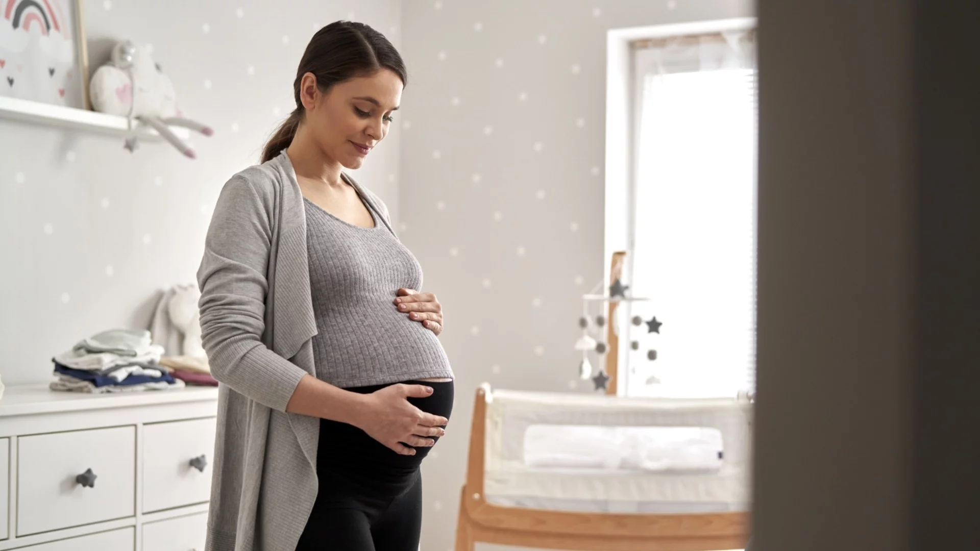 Проблеми с щитовидната жлеза през бременността повишават риска от аутизъм при бебето