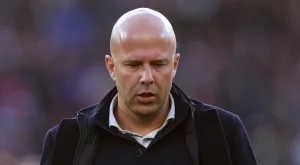 Гръм от Англия: Арне Слот стяга багажа - има само един начин да се спаси в Ливърпул