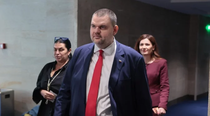 "Аз нямам по-малко симпатизанти": Пеевски предупреди ПП-ДБ за блокадите (ВИДЕО)