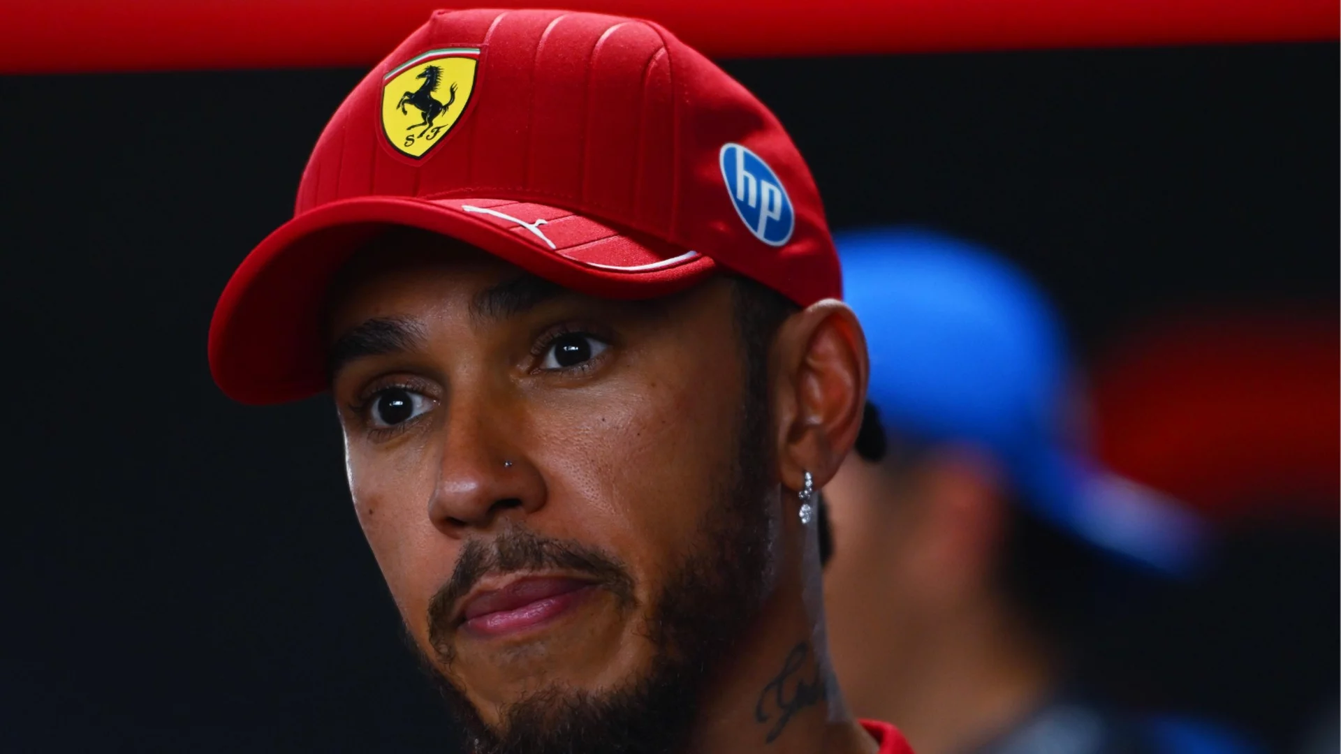 Посъветваха Люис Хамилтън да напусне Ферари след поредната "подигравка" с него