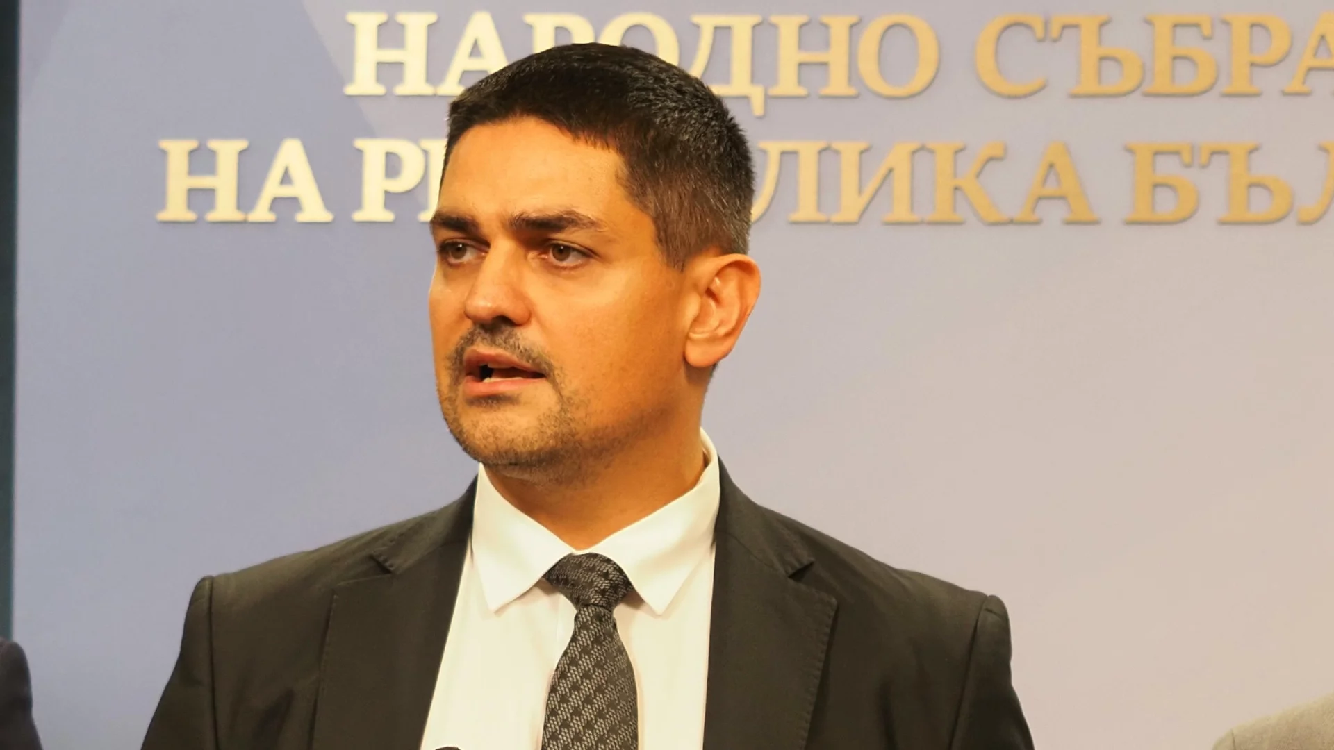 Поздравявам Асен Василев - така се прави, срещу тези така се работи