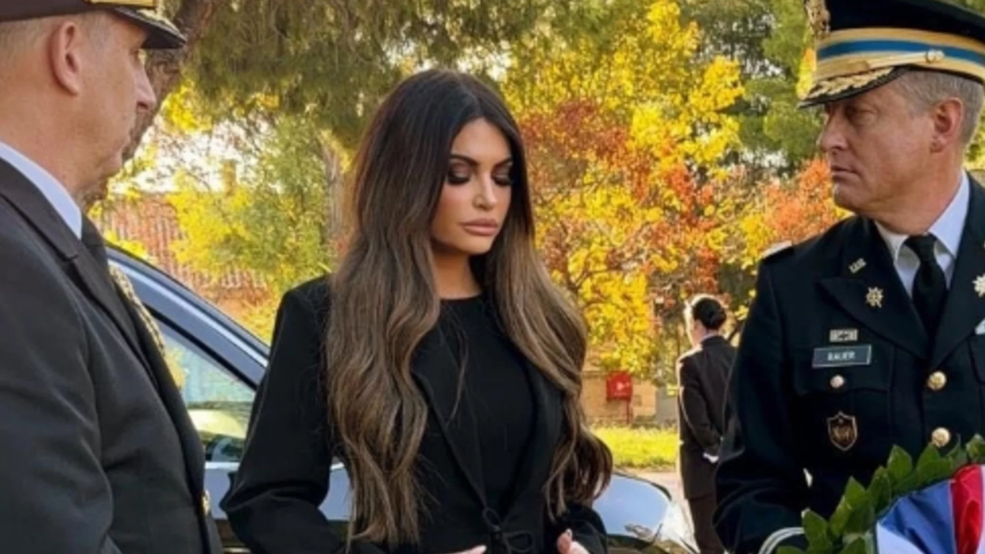 Палавница: Американският посланик в Гърция събра погледите с дръзка и прозрачна рокля (ВИДЕО)