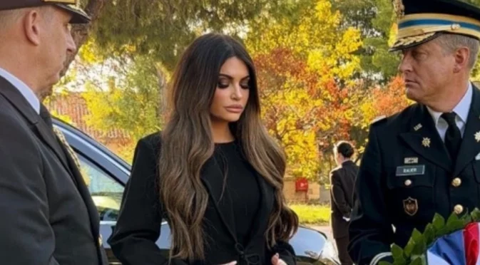 Палавница: Американският посланик в Гърция събра погледите с дръзка и прозрачна рокля (ВИДЕО)