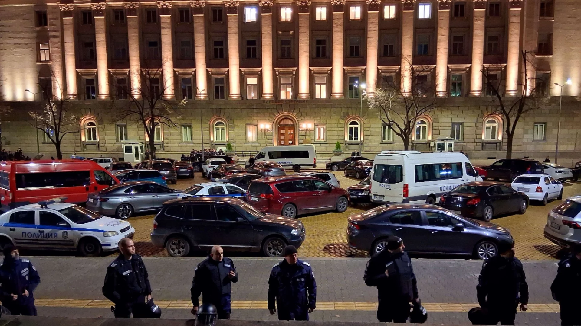 След протеста: Управляващите не успяха да съберат кворум